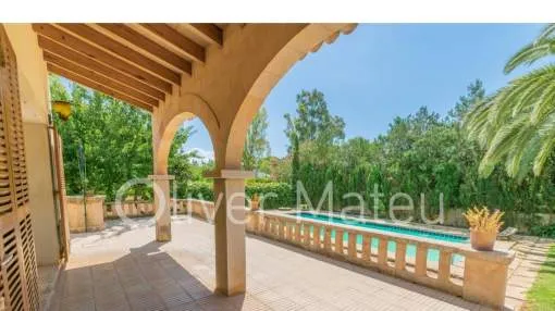 
                    LARGE VILLA WITH POOL, GARAGE, GARDEN AND TREE ORCHARD
                