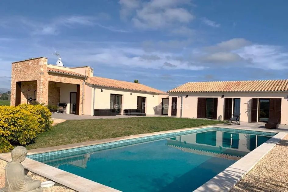 Modern country villa with beautiful views for sale in Sineu, Mallorca