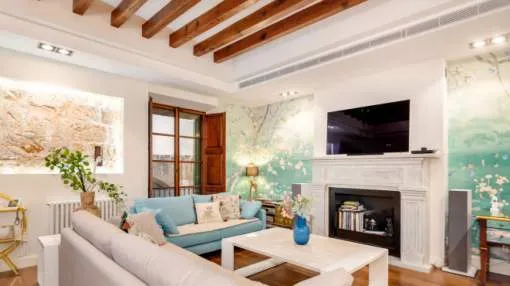 Stylish duplex apartment with great character and a private parking space in the old town of Palma