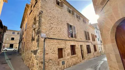 Charming townhouse with spectacular views to the mountains and town of Pollenca
