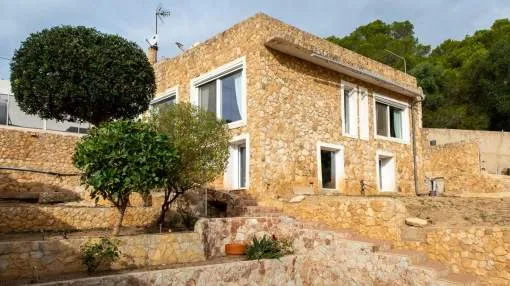A private retreat with a guest apartment walking distance to the Portals Vells beach