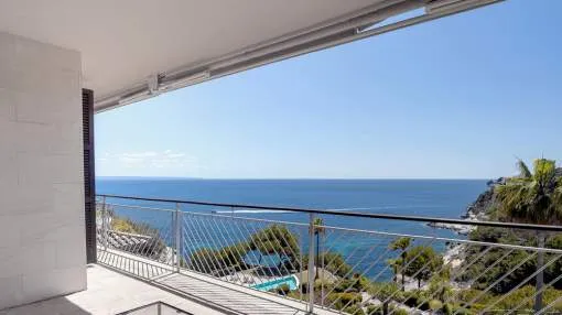 Sunny first line apartment with panoramic sea views in Sol de Mallorca