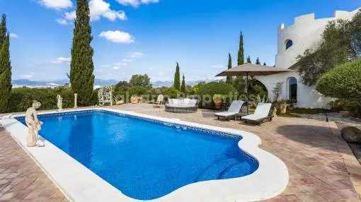 Villa in the countryside for sale with spectacular views over the sea in Marratxi, Mallorca