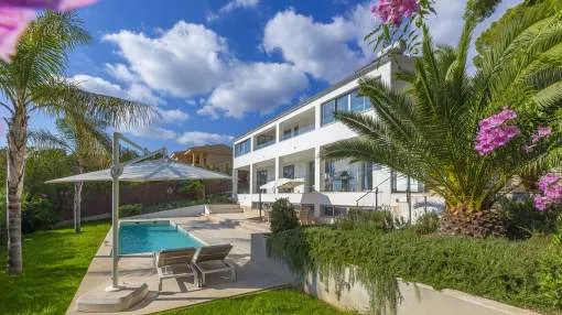Stylish luxury villa in excellent location close to Palma